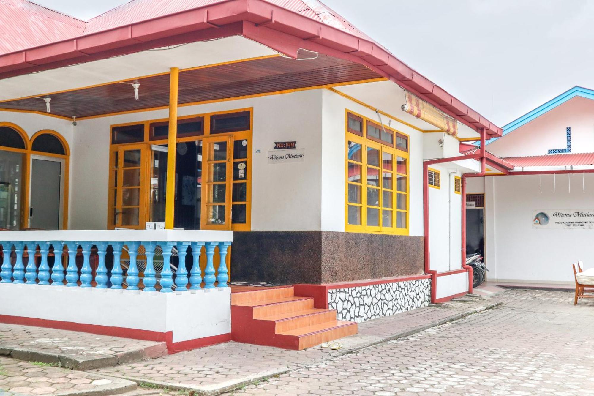 Wisma Mutiara Padang  Exteriör bild